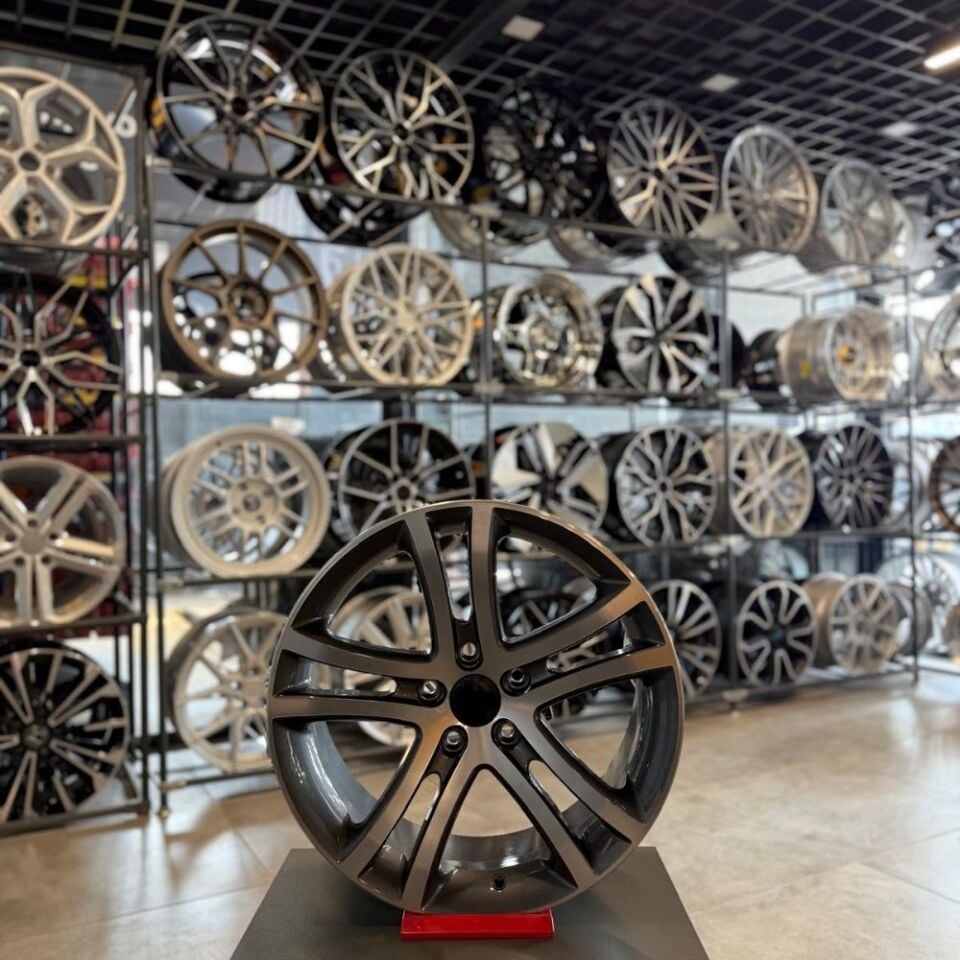 17 İnç 7.5J 5x112 ET35 73.1 Gun Metal Diamond Jant Modeli (Takım)