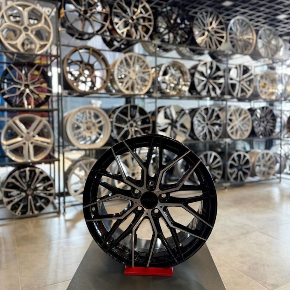 Arceo Valencia 17 İnç 7.5J 5x108 ET35 73.1 Black Diamond Jant Modeli (Takım)